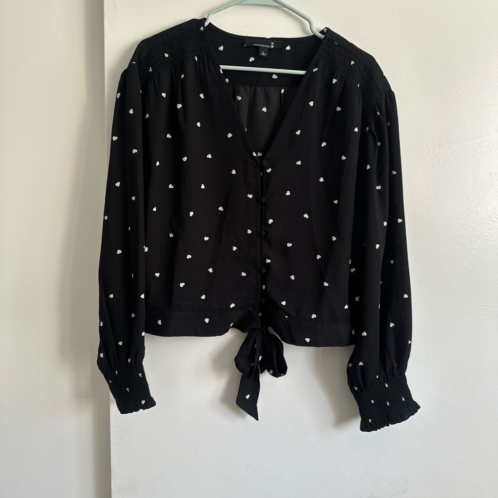 Tie-Front Heart Print Blouse in Black